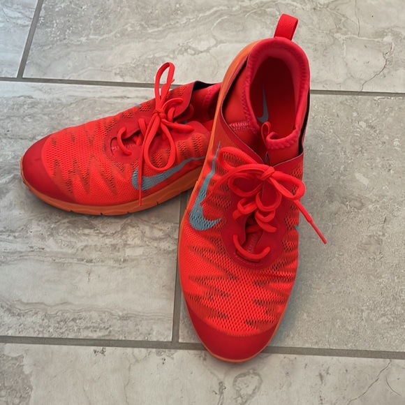 Women’s Nike Orange Golf Shoes - Picture 3 of 6